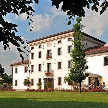 Hotel Villa Dei Carpini Oderzo Bagian luar foto
