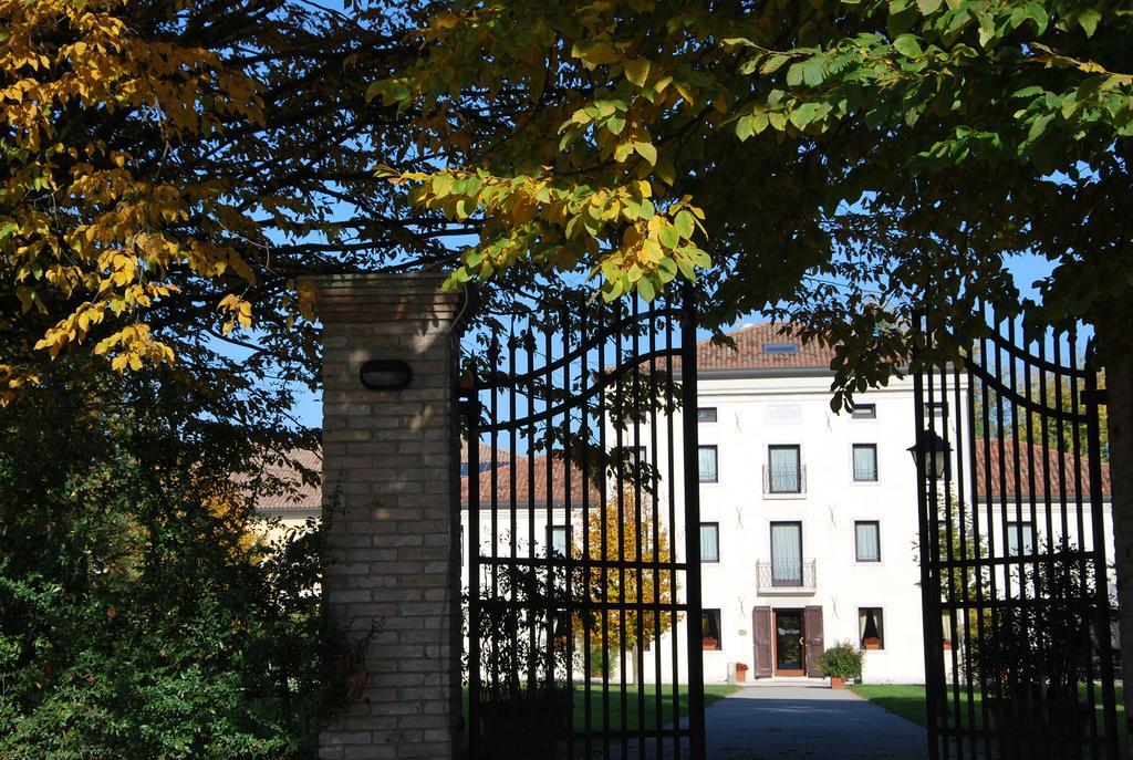Hotel Villa Dei Carpini Oderzo Bagian luar foto