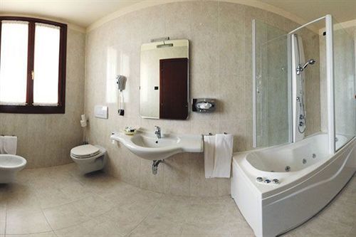 Hotel Villa Dei Carpini Oderzo Bagian luar foto