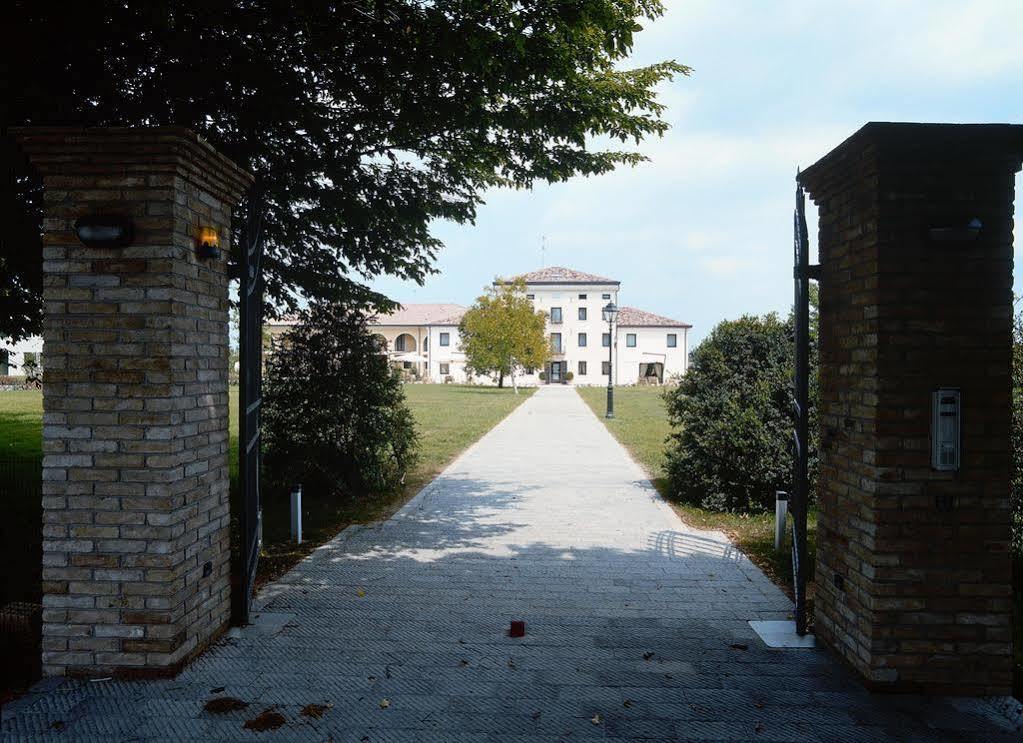 Hotel Villa Dei Carpini Oderzo Bagian luar foto