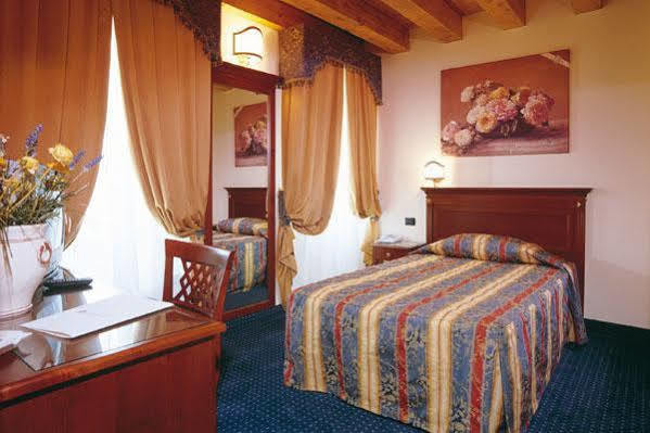 Hotel Villa Dei Carpini Oderzo Bagian luar foto